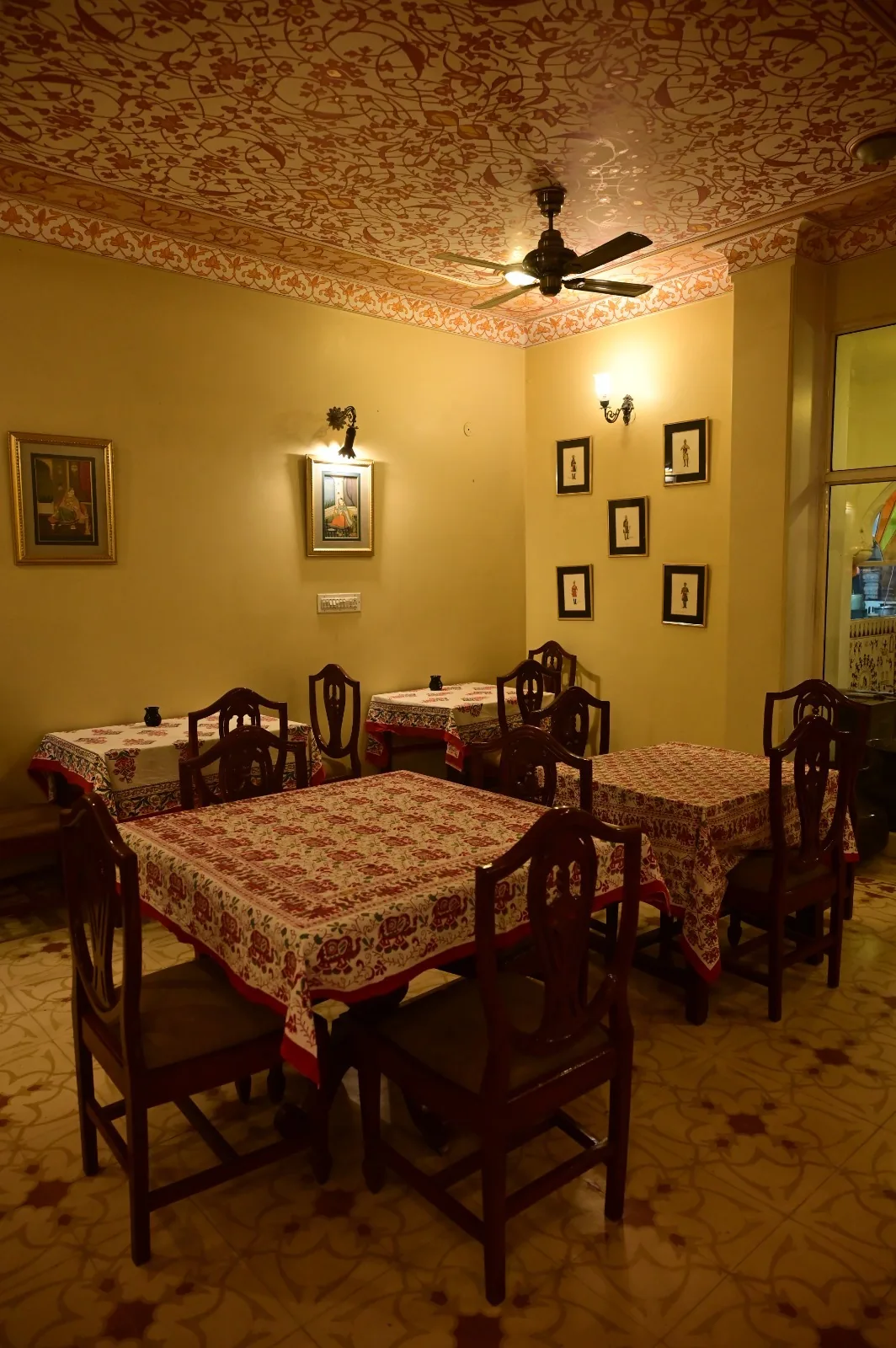Private table setting